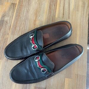 Gucci Black Leather Loafers with Green and Red Stripes